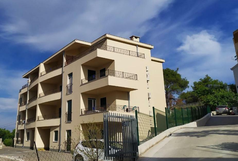 Appartement "Noni" Donji Okrug  Buitenkant foto